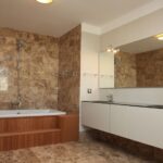 Placi Marmura Emperador Light Lustruit 30.5 x 61 x 1 cm - imagine 2