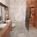 Placi Travertin Peach Blend Slefuit Chituit 45.7 x 45.7 x 1.2 cm - imagine 2
