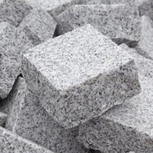 Travertin vs. alte tipuri de piatră naturală: Care este cea mai bună alegere pentru amenajările exterioare?