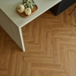 Parchet SPC Herringbone Stejar Maro Deschis Phoenix Cu Izolatie