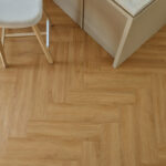 Parchet SPC Herringbone Stejar Miere Utah Cu Izolatie